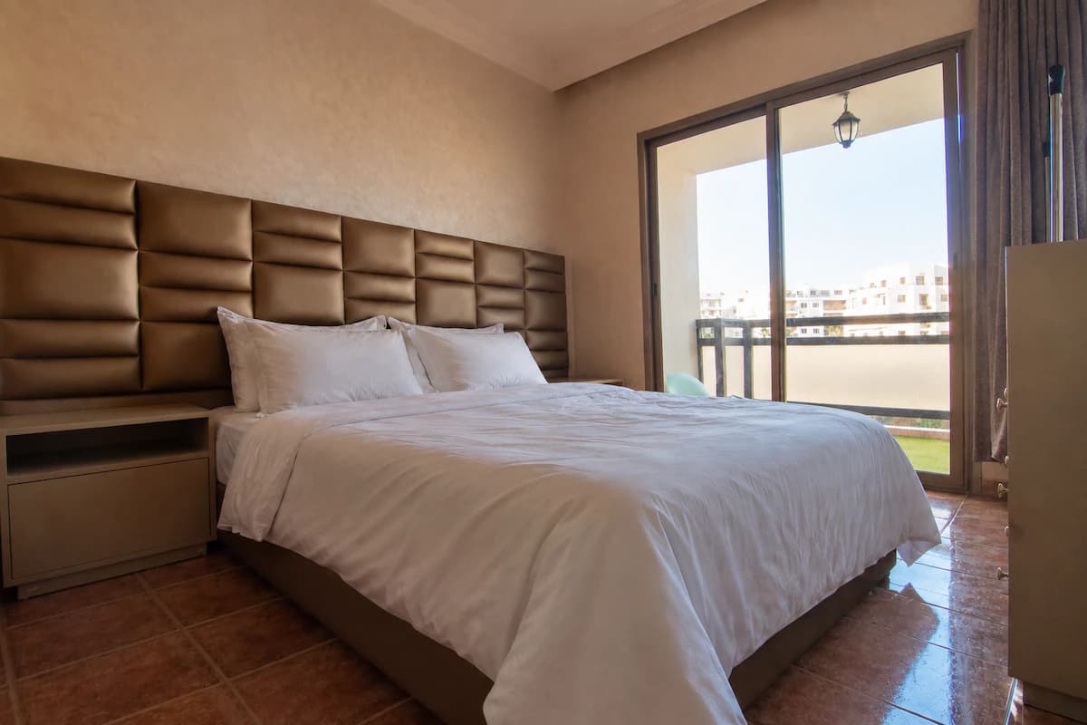Stress-Free Stay | Beach, Pool & Airport - Photo 3